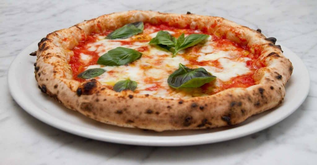 Come fare la vera pizza napoletana? Guida per pizzaioli ...