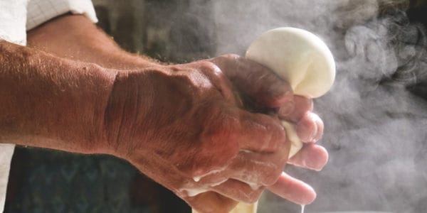 1.LatteriaSorrentina.ProduzioneMozzarella Produzione mozzarella