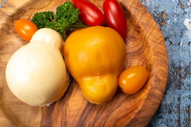Differenza tra provola e scamorza Differenza tra provola e scamorza