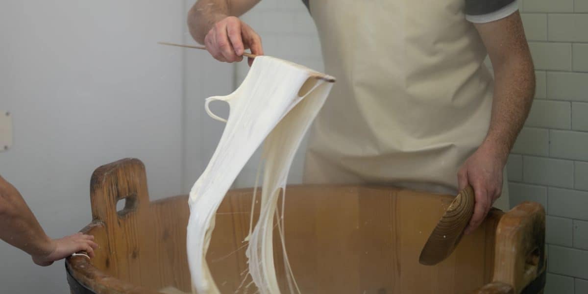 Lavorazione della mozzarella Lavorazione della mozzarella