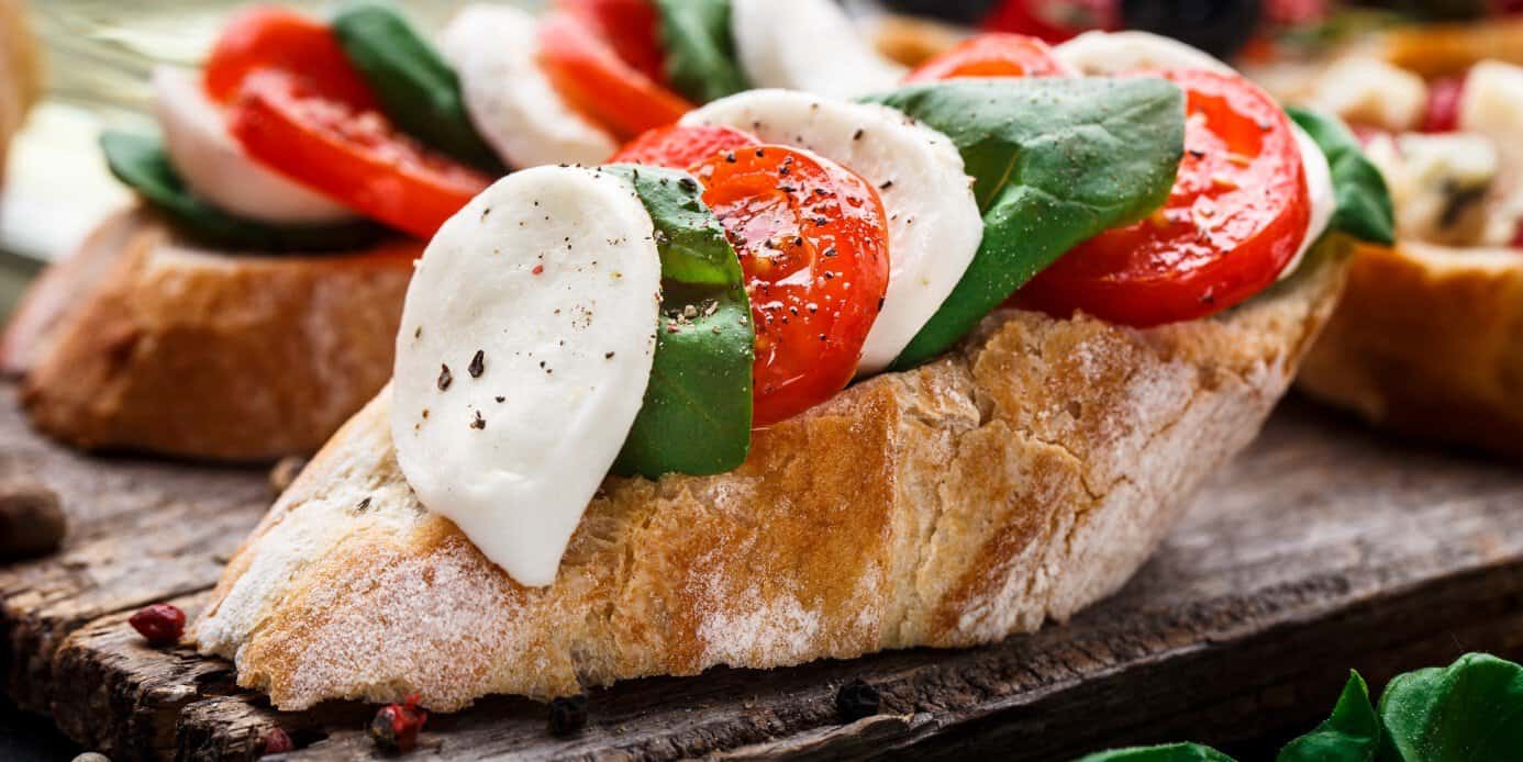Crostini con mozzarella Crostini con mozzarella